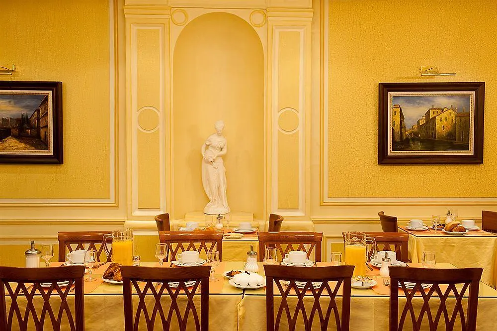 Hotel Touring Opera