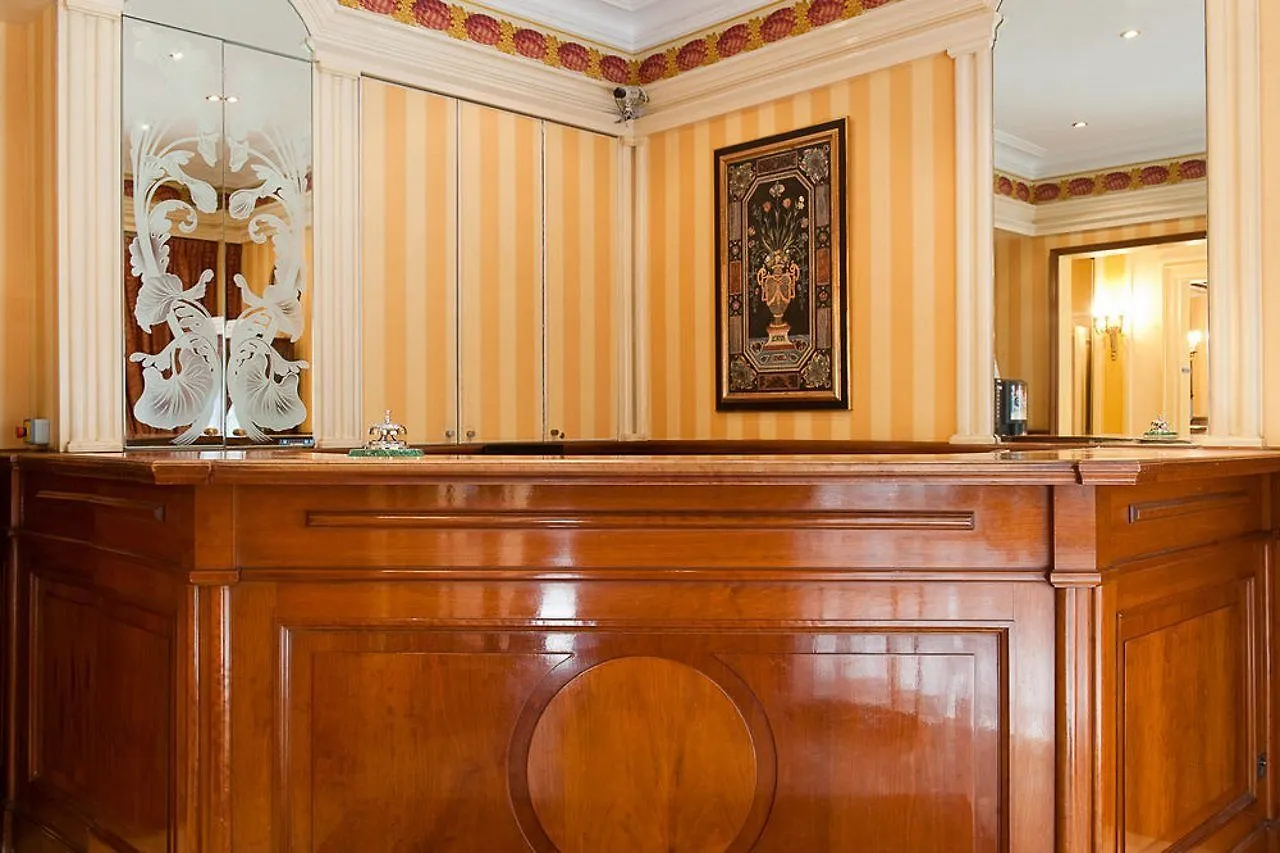 Touring Opera Hotell Paris