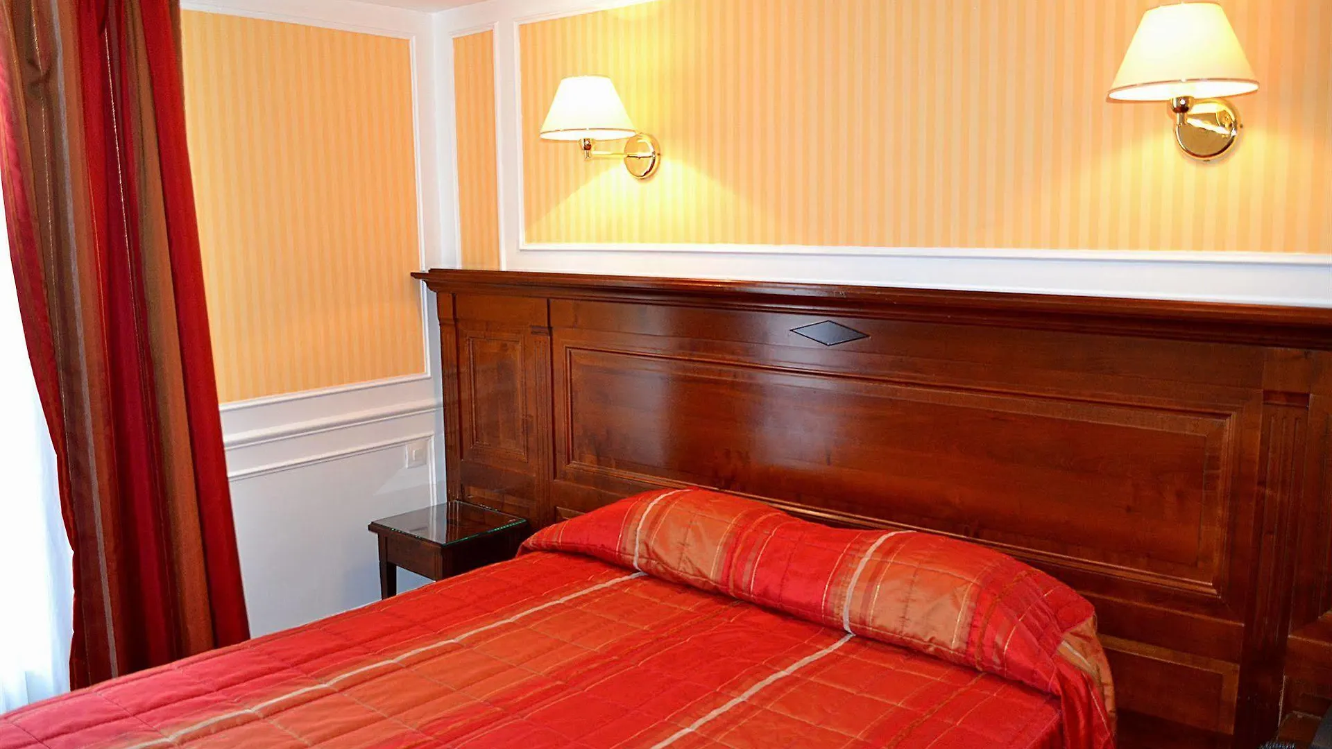 Hotel Touring Opera 3*
